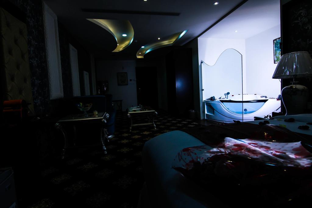 Rest Night Serviced Apartments- Alhamra Riad Exterior foto The interior of the restaurant