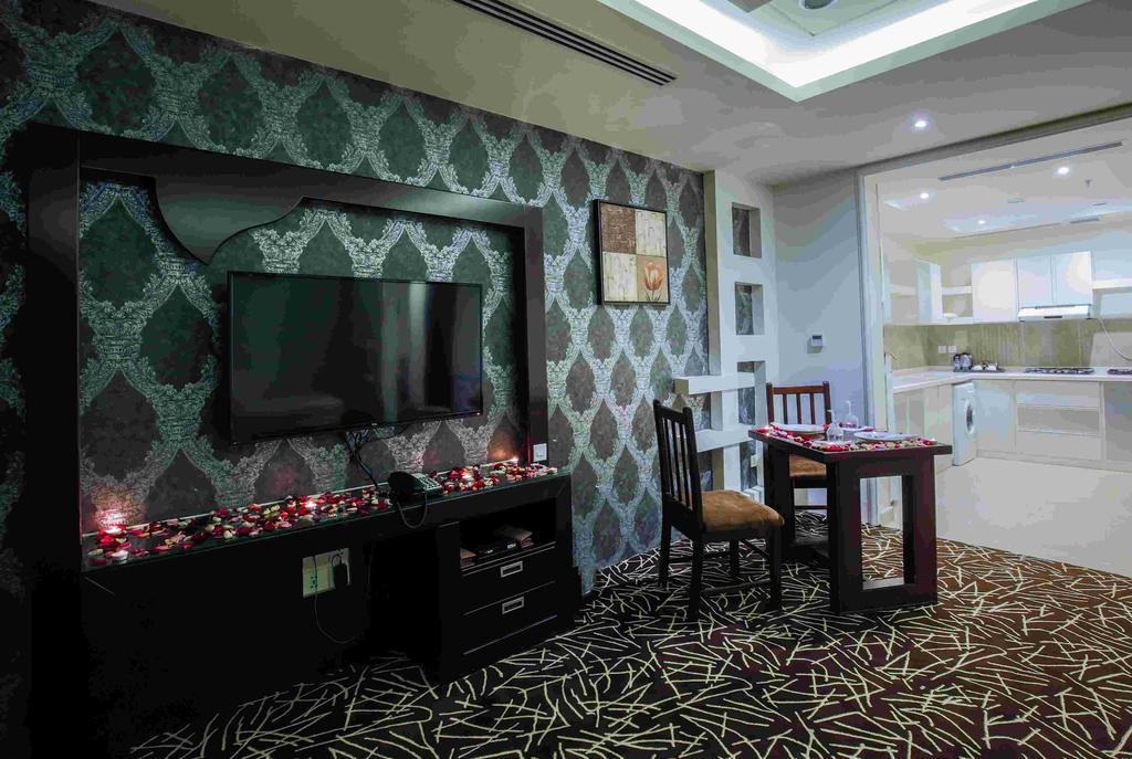 Rest Night Serviced Apartments- Alhamra Riad Exterior foto A suite at the hotel
