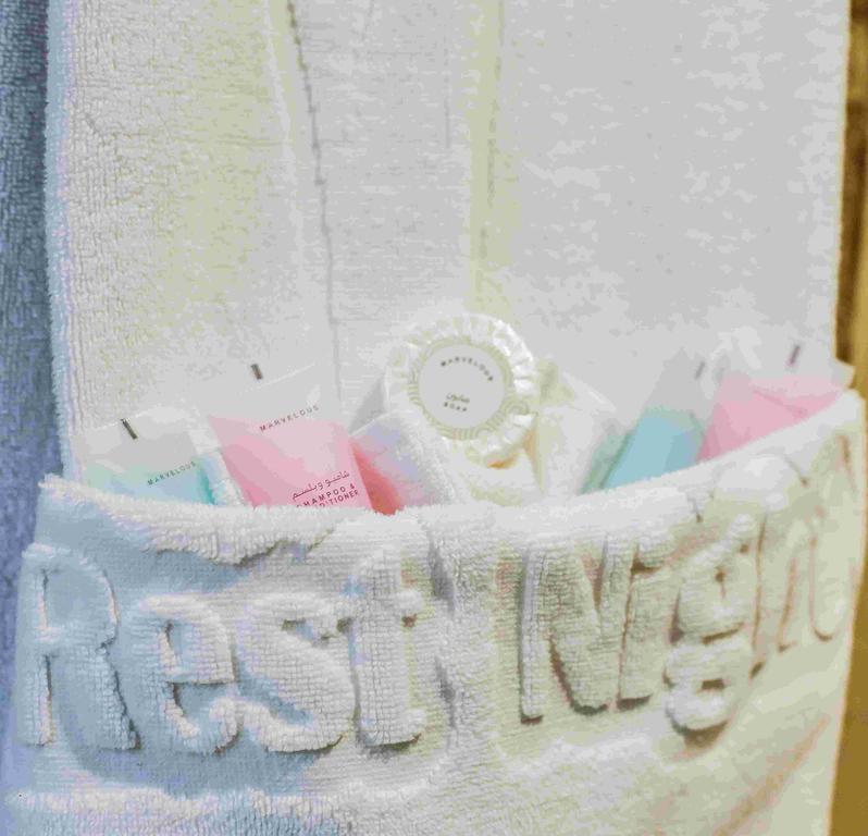 Rest Night Serviced Apartments- Alhamra Riad Exterior foto A basket of toiletries