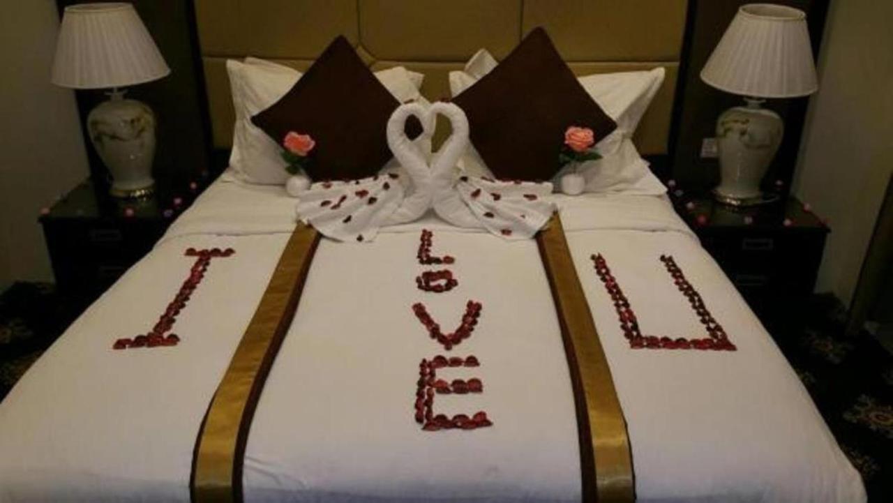 Rest Night Serviced Apartments- Alhamra Riad Exterior foto Honeymoon Suite